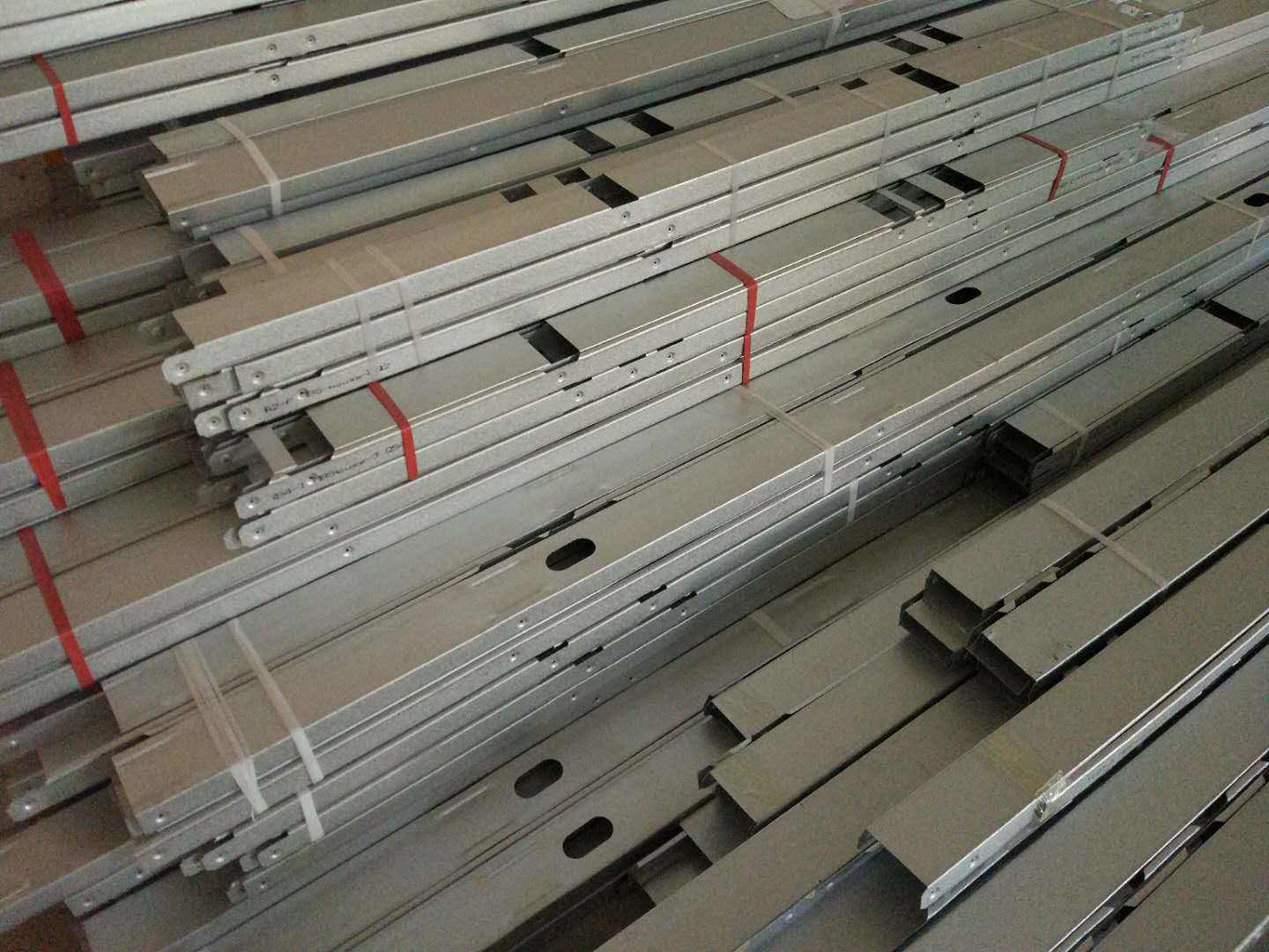 熱鍍鋅輕鋼龍骨生產(chǎn)、加工